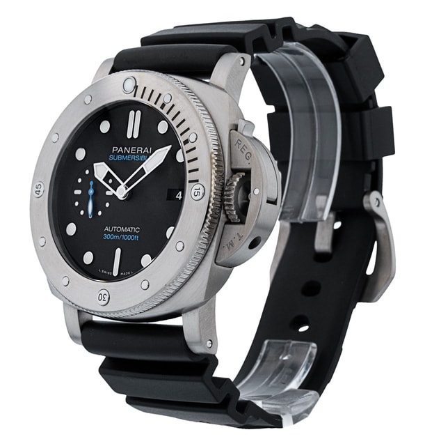 Panerai Submersible PAM01305 Image 2